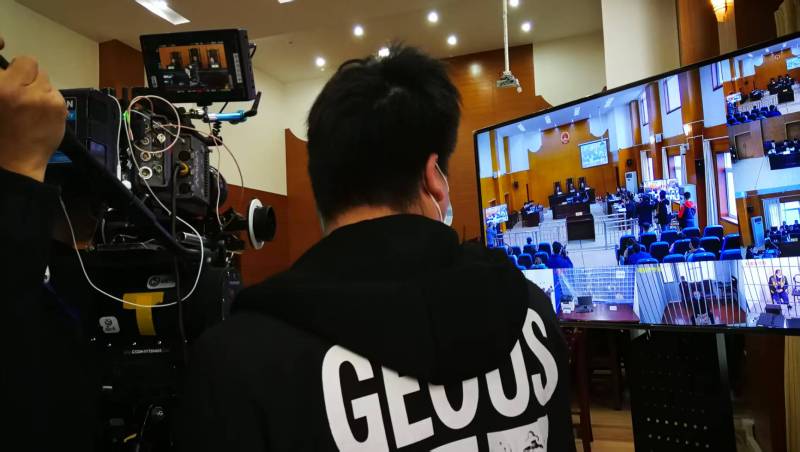 AI生成VS人工创意——吴忠广告片拍摄公司的技术浪漫主义实践
